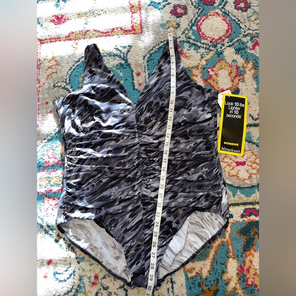 Miraclesuit Black/White Leopard Oceanus One-Piece Swimsuit Women’s Size 24 W - Picture 5 of 7